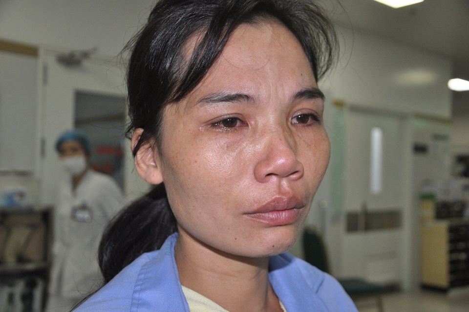 Nước mắt người vợ nghèo khi chồng cận kề cái chết, 4 con nhỏ dại - 4 Những ngày chăm chồng ở bệnh viện, chị Thay hoang mang, sợ hãi.