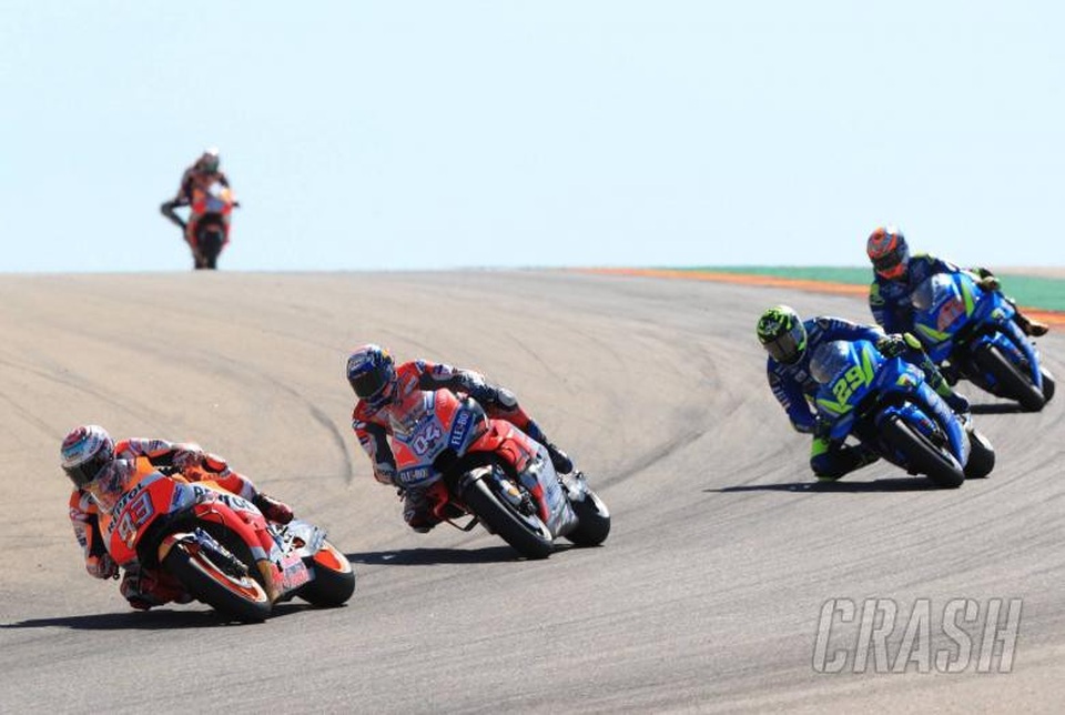 Marquez thắng kịch tính trong ngày Lorenzo gặp tai nạn nghiêm trọng - 2 Marquez thắng kịch tính trong ngày Lorenzo gặp tai nạn nghiêm trọng - 2