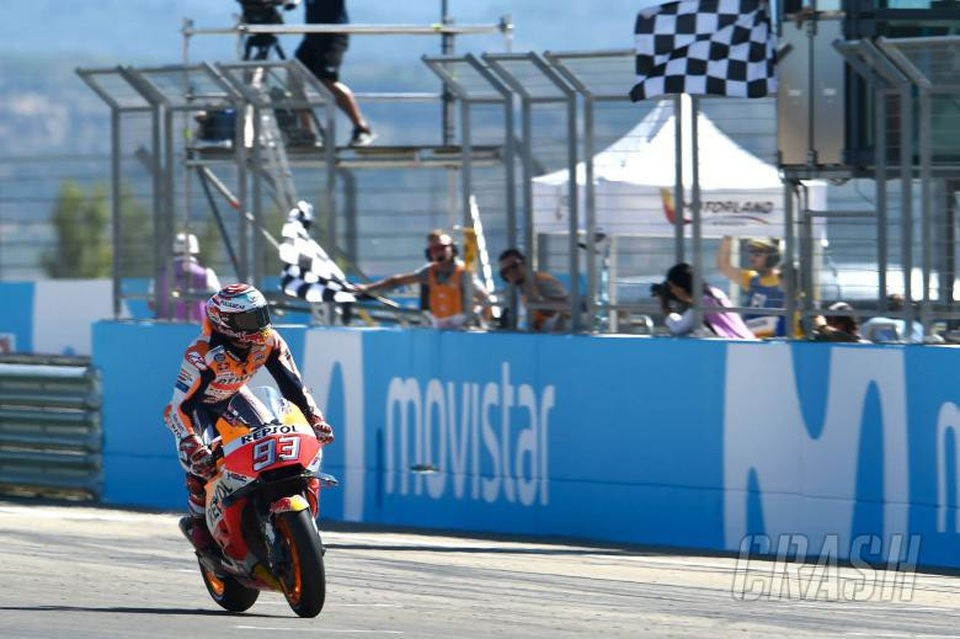 Marquez thắng kịch tính trong ngày Lorenzo gặp tai nạn nghiêm trọng - 8 Marquez thắng kịch tính trong ngày Lorenzo gặp tai nạn nghiêm trọng - 8