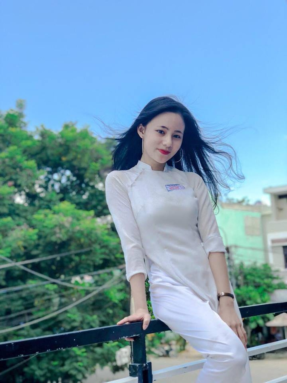 Cười ngất với hậu trường “sống ảo” siêu lầy lội của học sinh Đà Nẵng - 1 Cô bạn Hoàng Oanh xinh xắn