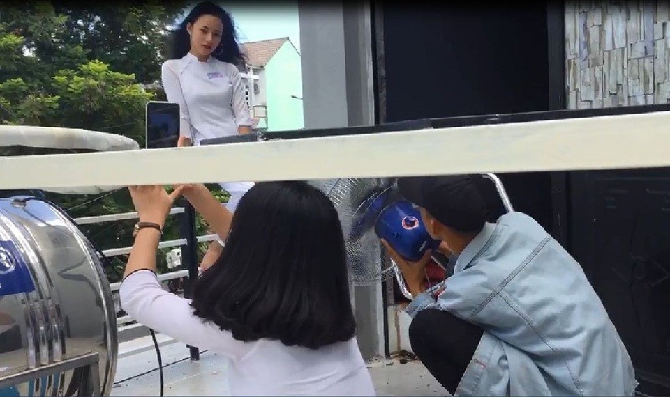 Cười ngất với hậu trường “sống ảo” siêu lầy lội của học sinh Đà Nẵng - 2 Hậu trường siêu lầy lội của các bạn học sinh