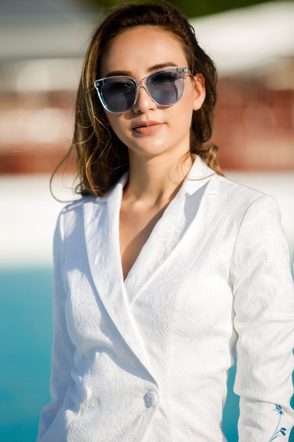 Và tôi mong có thật nhiều thời gian để quan tâm được hết những người mình yêu thương và yêu thương mình. Tặng nhau vài món ngon, chia sẻ cho nhau vài kinh nghiệm cuộc sống, ngồi với nhau uống ly rượu và đơn giản, chỉ cần nằm cạnh nhau cũng thấy cuộc đời mình ý nghĩa và đáng sống rồi”, Ngọc Diễm xúc động tâm sự.