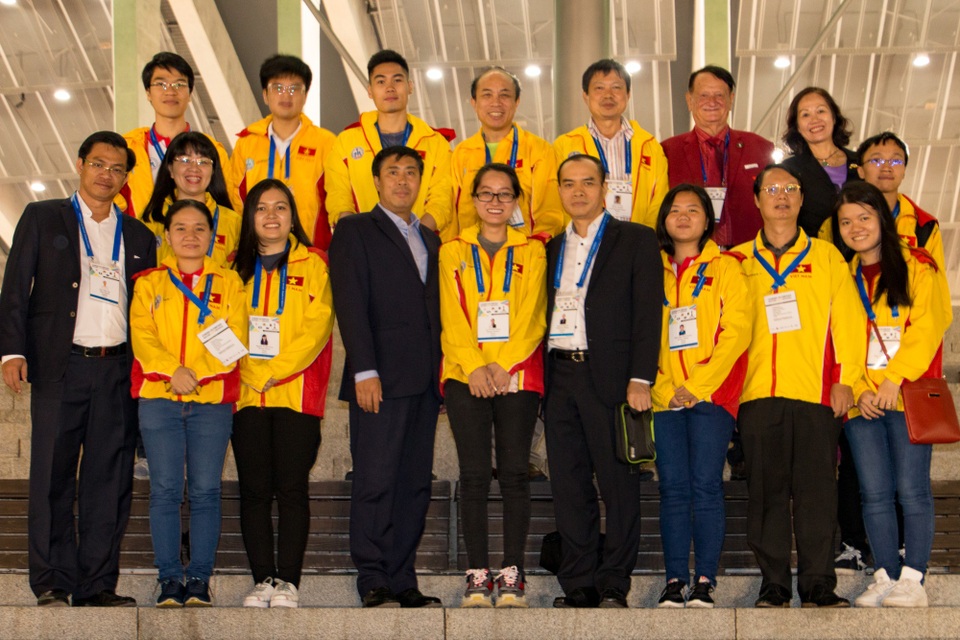 Cờ vua Việt Nam mang đội hình mạnh nhất dự Olympiad cờ vua 2018 - 2 Chủ tịch Liên Đoàn Cờ Việt Nam - ông Nguyễn Đồng Tiến, Phó Thống đốc Ngân hàng Nhà nước Việt Nam; ông Lê Thành Trung –Phó chủ tịch Liên Đoàn Cờ, Phó TGD HDBank cùng đoàn Vận động viên đã đến Batumi.