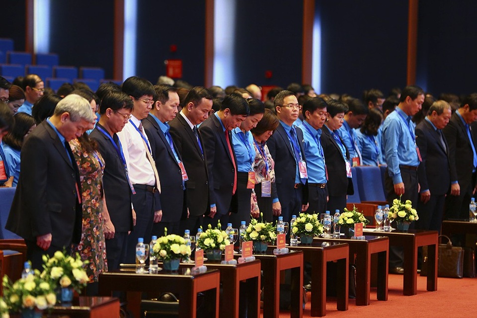 Khai mạc Đại hội Công đoàn Việt Nam lần thứ 12, nhiệm kỳ 2018-2023 - 3
Đại hội dành một phút mặc niệm Chủ tịch nước Trần Đại Quang. (Ảnh: ST)