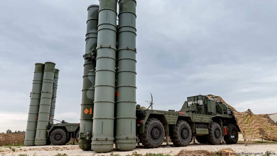 Nga công bố lộ trình 3 bước tại Syria sau vụ máy bay bị bắn rơi - 1 Hệ thống phòng thủ tên lửa S-300 của Nga (Ảnh: Sputnik)