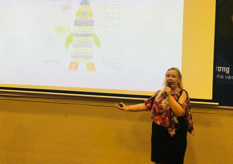 
Bà Anna Mari Jaatinen - Trường Tiểu học Siltamäki, Phần Lan.
