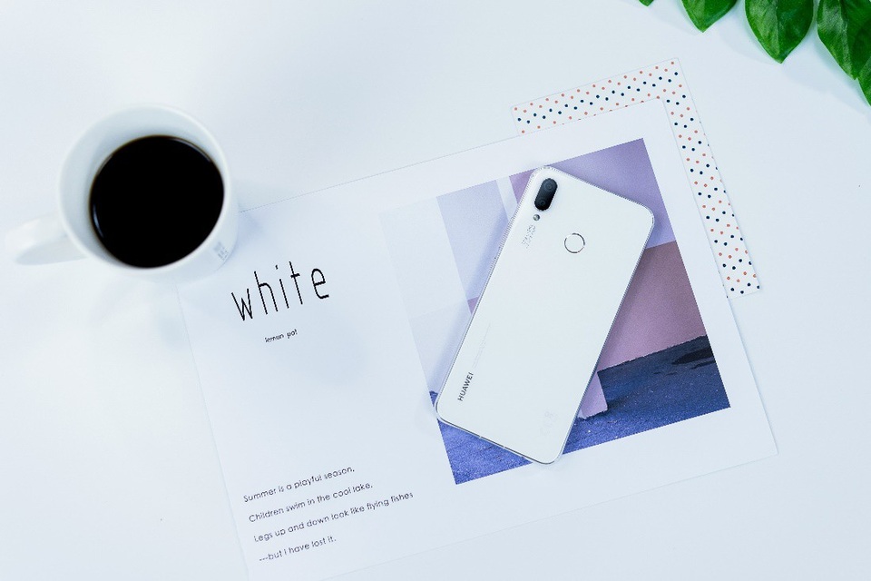 Huawei Nova 3i Trắng ngọc trai: sáng tạo từ sắc màu cơ bản - 2 Xu hướng minimalist được giới công nghệ ưa chuộng trong vài năm gần đây