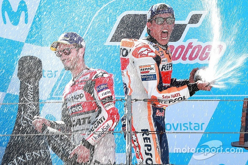 Marquez thắng kịch tính trong ngày Lorenzo gặp tai nạn nghiêm trọng - 3 Marquez thắng kịch tính trong ngày Lorenzo gặp tai nạn nghiêm trọng - 3