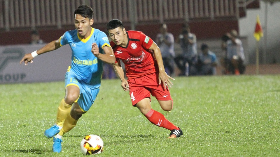 Ba vòng cuối V-League 2018: Cơ hội dự AFF Cup cho những người hùng thầm lặng - 1 Quốc Chí (Khánh Hoà) luôn chơi rất hay tại V-League nhưng chưa có duyên với đội tuyển quốc gia (ảnh: Trọng Vũ)