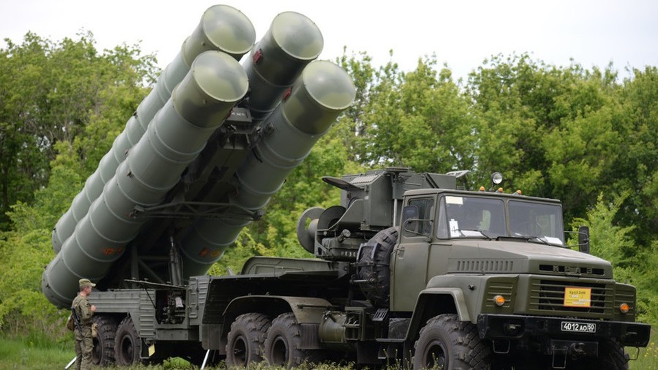 Nga cung cấp "rồng lửa" S-300 cho Syria sau vụ rơi máy bay quân sự - 1 Tổ hợp phòng không S-300 của Nga (Ảnh: Sputnik)
