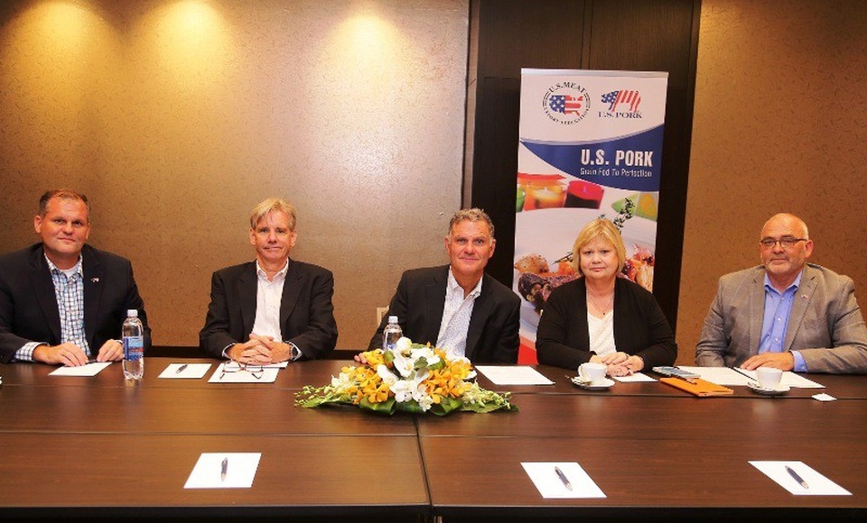 Thịt, nội tạng heo từ Mỹ tìm cơ hội thâm nhập sâu vào thị trường Việt Nam - 1 Hiệp hội chăn nuôi heo Hoa Kỳ đến Việt Nam tìm hiểu thị trường và thị hiếu của người dân. Ảnh: Đại Việt