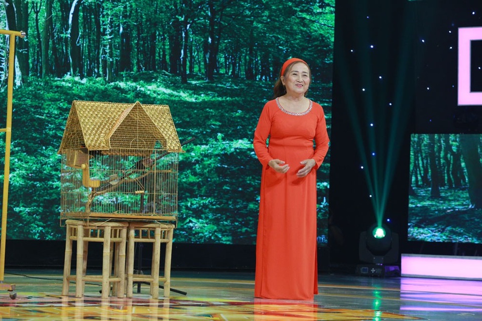 Cụ ông 89 tuổi thổi harmonica bằng mũi khiến Cát Phượng “đứng hình” - 1