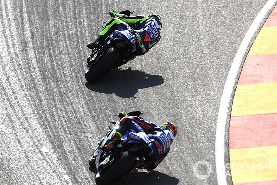Marquez thắng kịch tính trong ngày Lorenzo gặp tai nạn nghiêm trọng - 5 Marquez thắng kịch tính trong ngày Lorenzo gặp tai nạn nghiêm trọng - 5