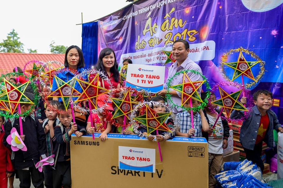 Vui trung thu cùng trẻ em vùng cao tại xã Hầu Thào, Sapa - 3 Vui trung thu cùng trẻ em vùng cao tại xã Hầu Thào, Sapa - 3