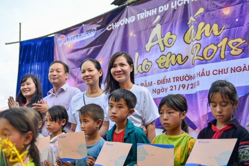 Vui trung thu cùng trẻ em vùng cao tại xã Hầu Thào, Sapa - 4 Vui trung thu cùng trẻ em vùng cao tại xã Hầu Thào, Sapa - 4