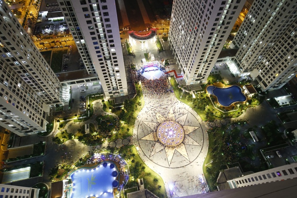 
Toàn cảnh khu đô thị bề thế, hiện đại trong đêm Rằm Trung thu.
