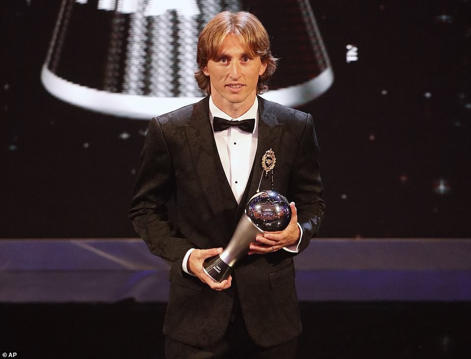 Vượt qua C.Ronaldo, Luka Modric giành giải Cầu thủ xuất sắc nhất FIFA - 1
Luka Modric được vinh danh ở giải Cầu thủ xuất sắc nhất FIFA