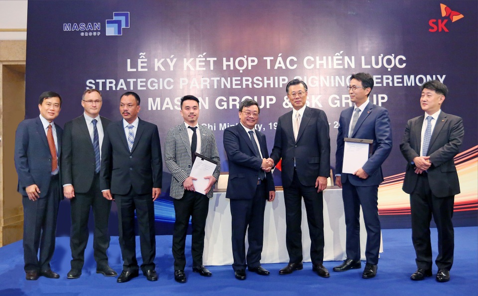 Tập đoàn Hàn Quốc đã đầu tư gì ở Việt Nam? - 1
SK Group, tập đoàn lớn thứ ba Hàn Quốc, đầu tư 470 triệu USD vào Masan Group, tập đoàn hàng đầu Việt Nam về hàng tiêu dùng.
