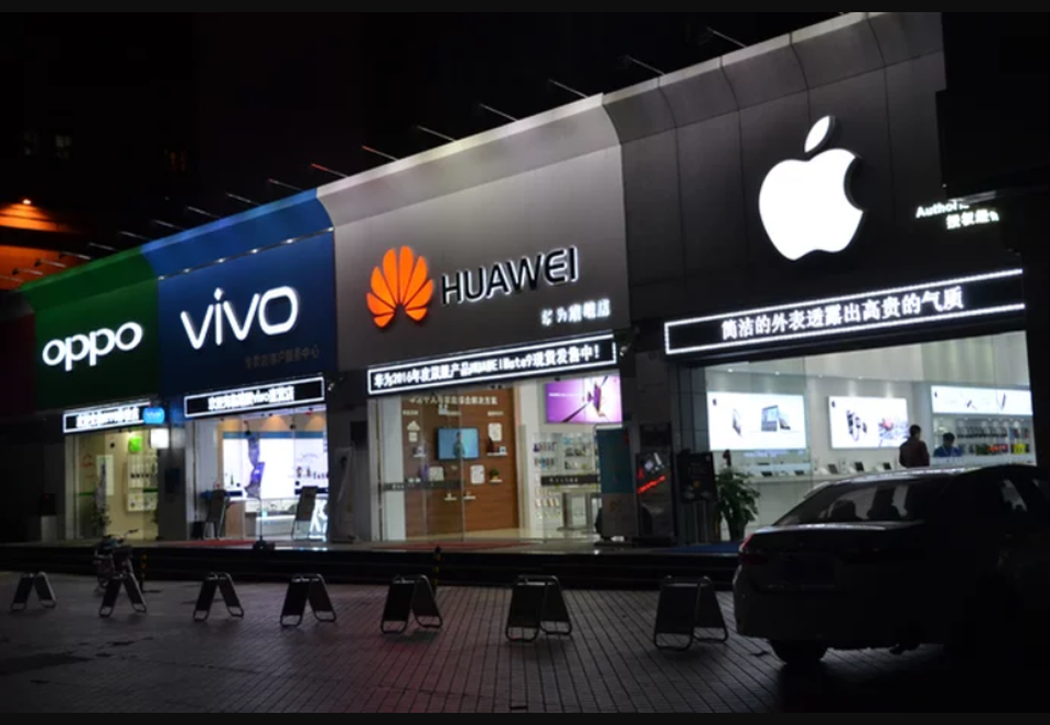 Cựu CEO Google: "Cuộc chiến Trung - Mỹ sẽ tách Internet làm hai nửa" - 2 Apple đang mất chỗ đứng tại Trung Quốc, bị vượt qua bởi các thương hiệu nội địa.