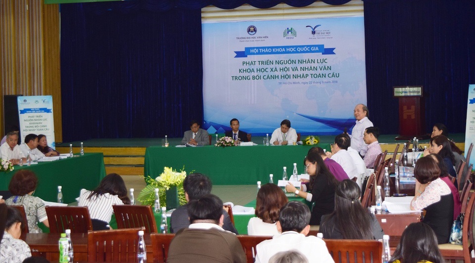 ĐH ngoài công lập không “mặn mà” dạy môn Khoa học xã hội và nhân văn? - 1
Gần 100 đại biểu tham dự hội thảo về chủ đề Phát triển nguồn nhân lực Khoa học Xã hội và Nhân văn trong bối cảnh hội nhập toàn cầu.