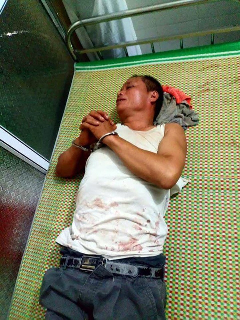 Thảm án ở Thái Nguyên, 3 người trong gia đình bị sát hại - 1
Nguyễn Văn Tiến, nghi phạm sát hại 3 người trong một gia đình bị bắt. (ảnh: CAND)