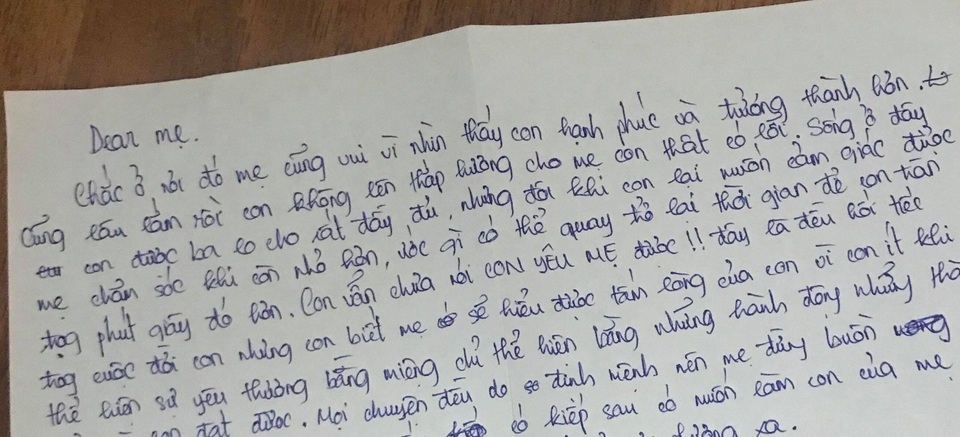 Cô giáo 9X ra đề văn khiến học trò bật khóc - 1 Lá thư học trò gửi người mẹ đã mất