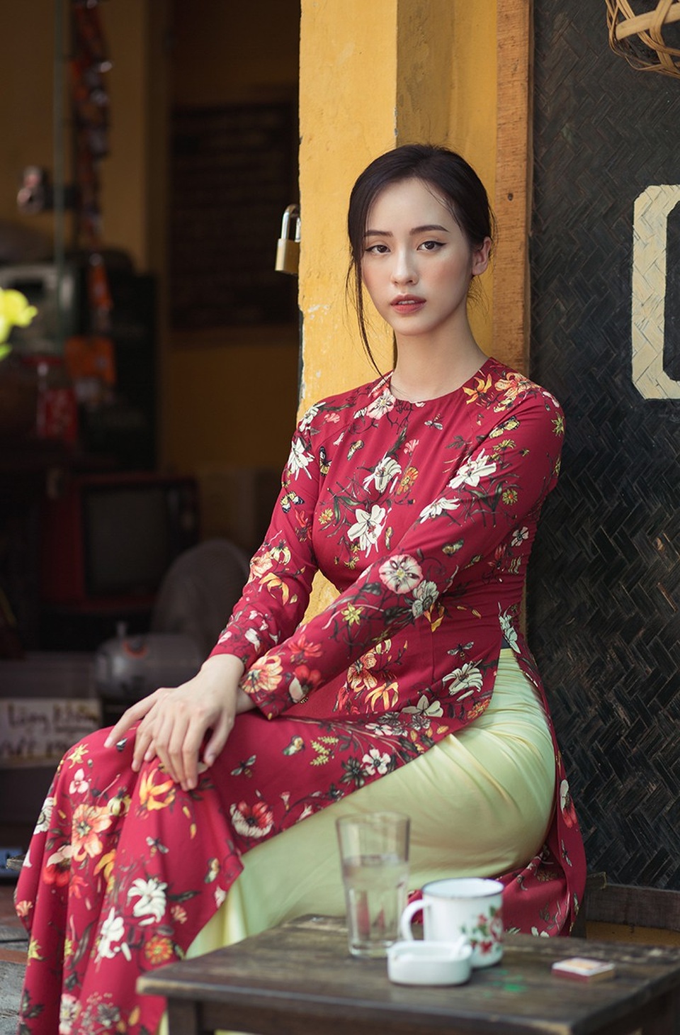 Cô gái xinh đẹp "gieo thương nhớ" suốt mấy năm liền mà không biết - 4 Hiện tại, Linh thường nhận được lời mời làm người mẫu lookbook cho các shop thời trang.