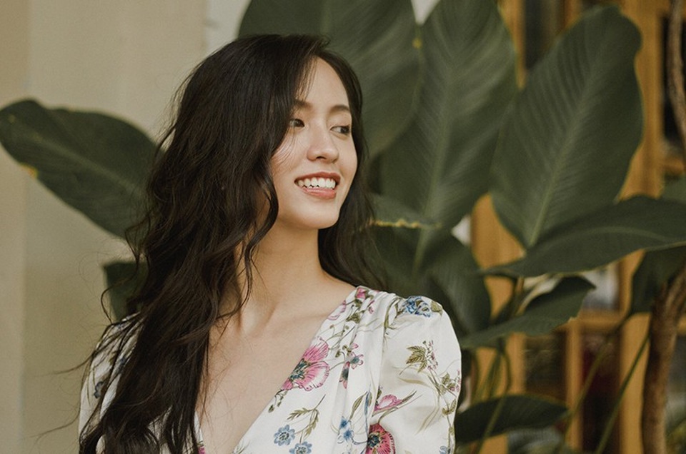 Cô gái xinh đẹp "gieo thương nhớ" suốt mấy năm liền mà không biết - 2 Nhờ dân mạng chung tay giúp đỡ, chàng trai này đã biết được danh tính của Phương Linh. Cô cho biết rằng, những hình ảnh chàng trai lưu giữ là ảnh cô làm mẫu cho một cửa hàng bán kính cận, cũng đã khá lâu rồi nên không nhớ rõ.