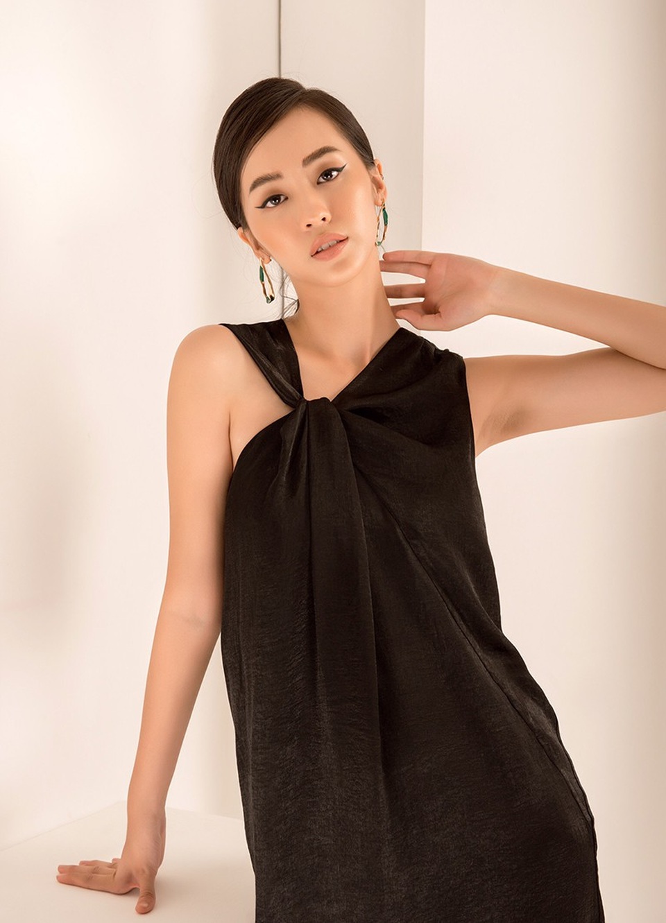 Cô gái xinh đẹp "gieo thương nhớ" suốt mấy năm liền mà không biết - 6 Ngoài làm người mẫu ảnh, Linh cũng quay TVC. Cô sở hữu chiều cao 1m7 cùng với số đo 3 vòng là 83 - 65 - 93.