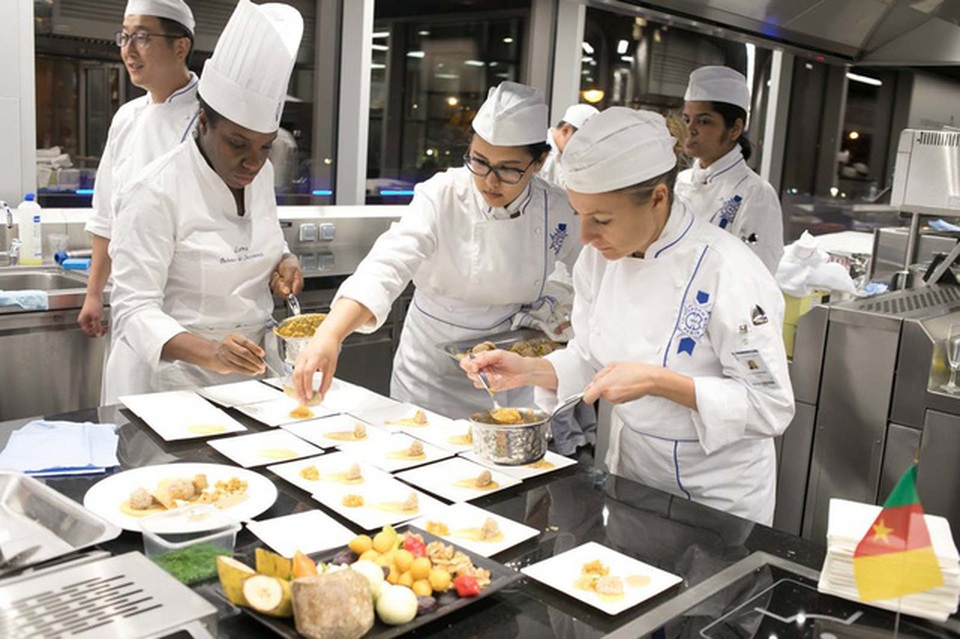 "Chấn động cơn sốt thực tập hưởng lương 12 tháng ngành quản lý nhà hàng khách sạn tại Paris" - 2 "Chấn động cơn sốt thực tập hưởng lương 12 tháng ngành quản lý nhà hàng khách sạn tại Paris" - 2