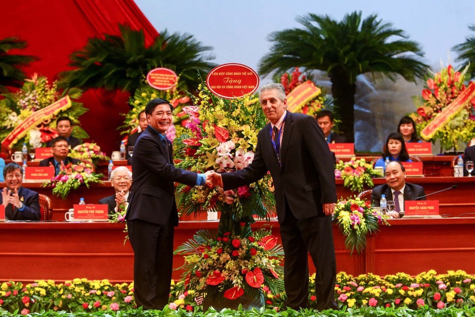 Tổ chức Công đoàn Việt Nam mãi xứng đáng là nền tảng chính trị, nền tảng xã hội của Đảng và Nhà nước ta - 13 Tổ chức Công đoàn Việt Nam mãi xứng đáng là nền tảng chính trị, nền tảng xã hội của Đảng và Nhà nước ta - 13