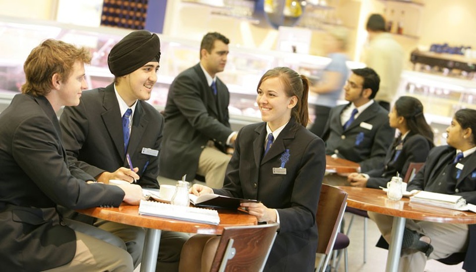 "Chấn động cơn sốt thực tập hưởng lương 12 tháng ngành quản lý nhà hàng khách sạn tại Paris" - 3 "Chấn động cơn sốt thực tập hưởng lương 12 tháng ngành quản lý nhà hàng khách sạn tại Paris" - 3