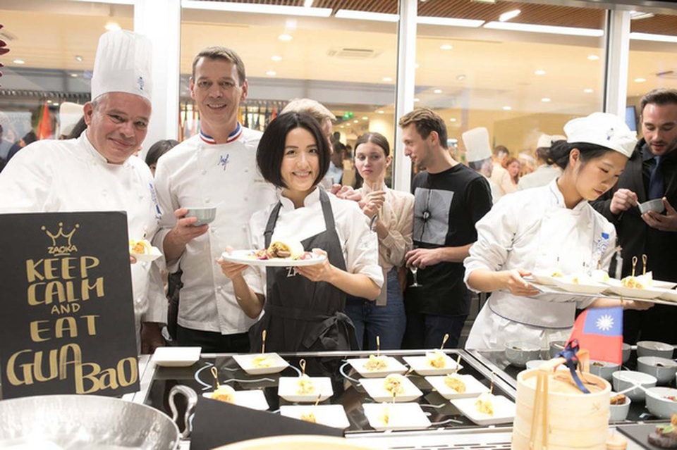 "Chấn động cơn sốt thực tập hưởng lương 12 tháng ngành quản lý nhà hàng khách sạn tại Paris" - 4 "Chấn động cơn sốt thực tập hưởng lương 12 tháng ngành quản lý nhà hàng khách sạn tại Paris" - 4