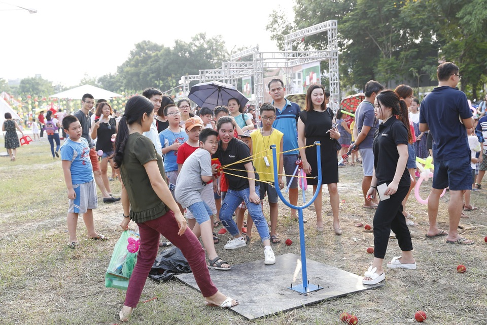 “Apax Land - Vùng đất thần tiên” thỏa lòng mong ước mùa trung thu 2018 - 3
Thông qua các trò chơi vận động, kỹ năng giúp phát triển tư duy của trẻ.
