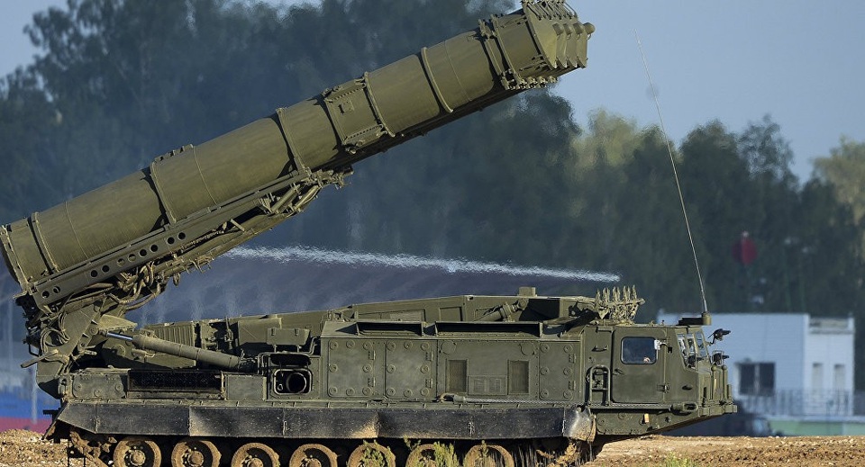 Tổng thống Putin lên tiếng về việc Nga cấp S-300 cho Syria - 1 Tổ hợp phòng không S-300 (Ảnh: Sputnik)