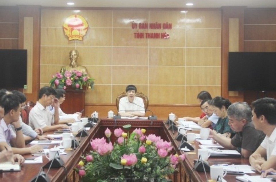 Đầu tư hơn 1.300 tỷ đồng xây dựng quảng trường biển - 3 Ông Nguyễn Đình Xứng, Chủ tịch UBND tỉnh Thanh Hóa đề nghị chủ đầu tư nhanh chóng bổ sung, hoàn chỉnh lại báo cáo khả thi dự án một cách sớm nhất.