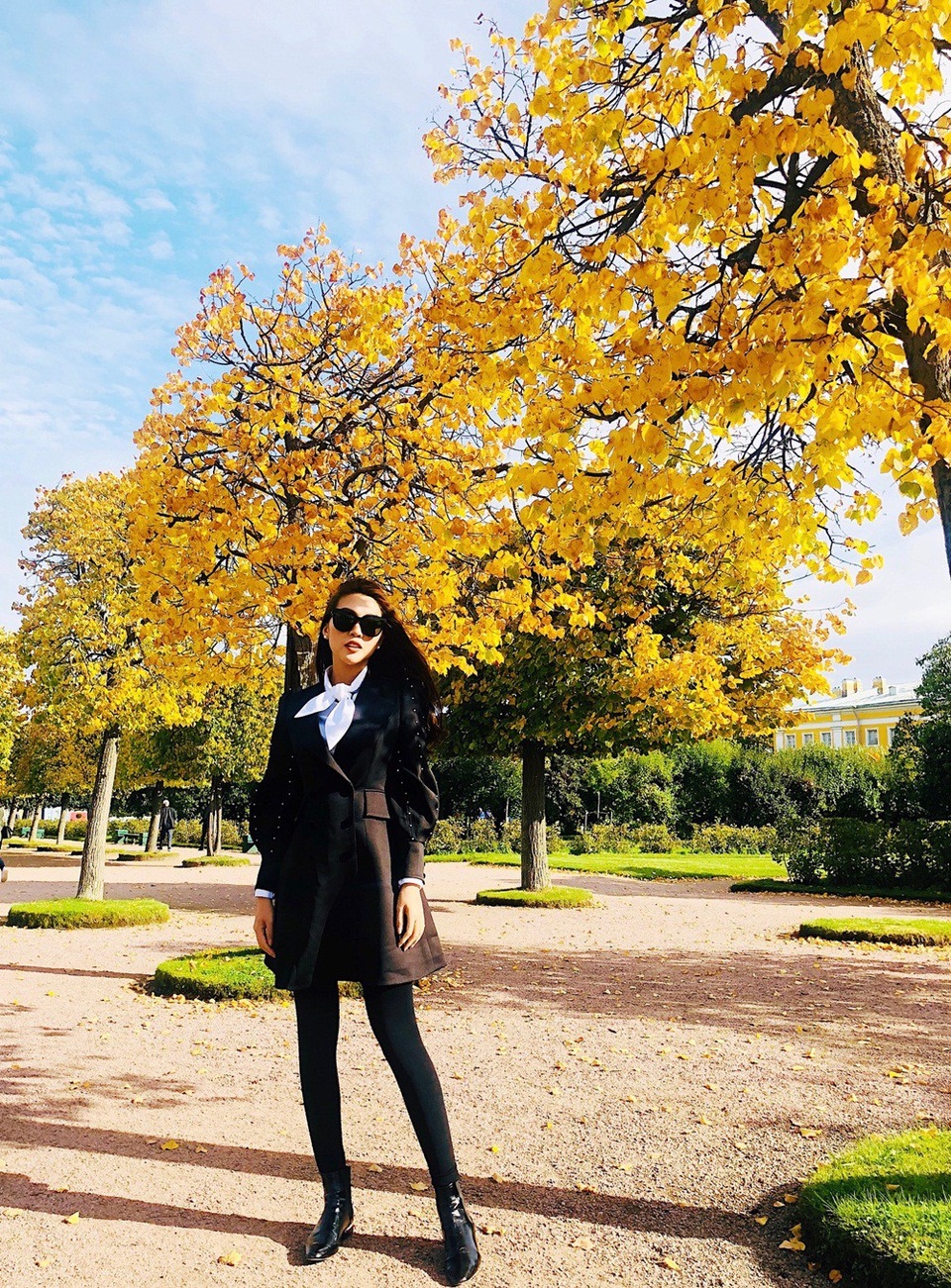 Mùa thu nước Nga thường bắt đầu từ cuối tháng 9 đến tháng 11 hàng năm. Chính vì vậy vào những ngày này, khung cảnh nơi đây được bao phủ bởi một màu vàng rực rỡ.