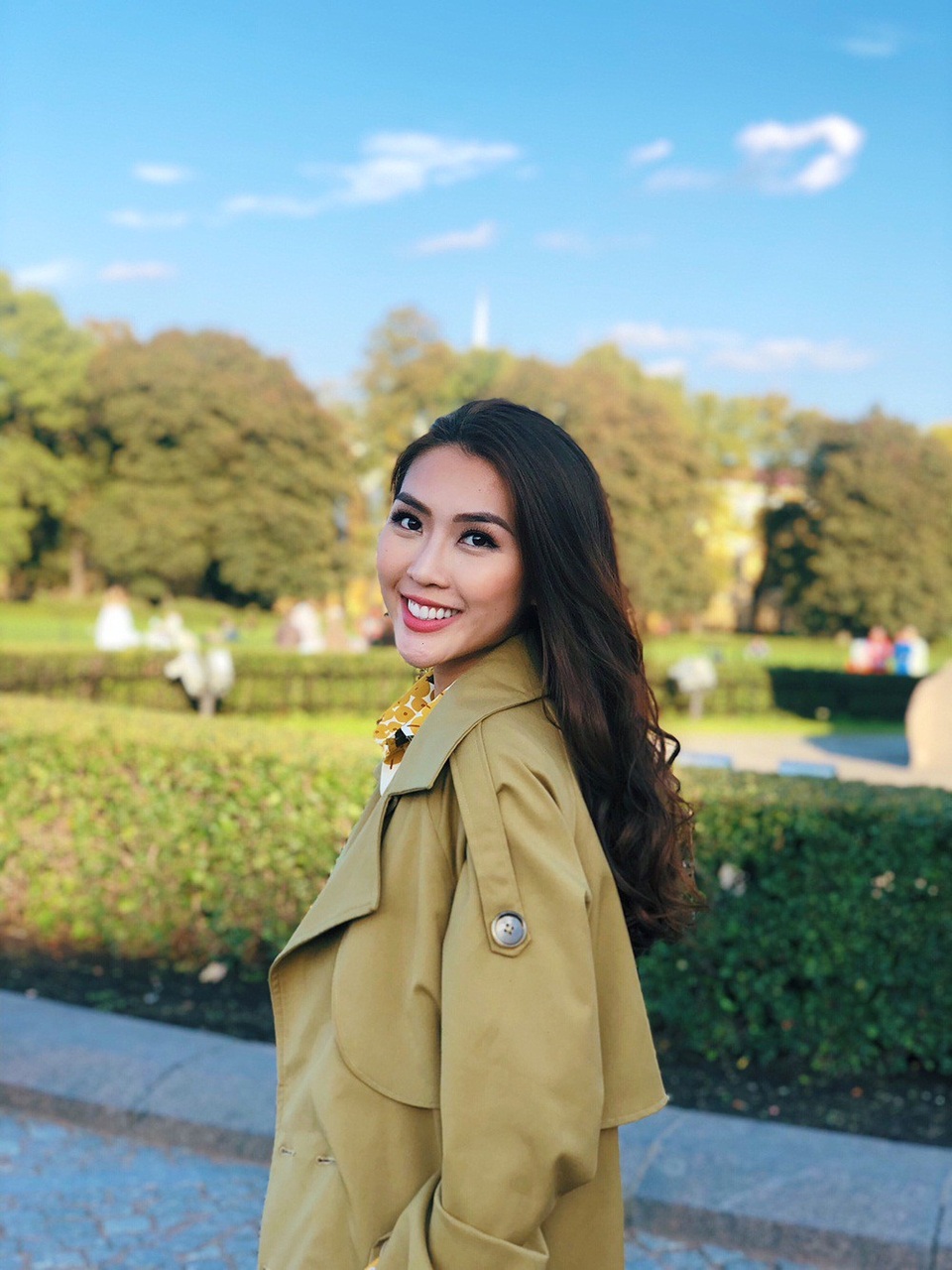 Tường Linh vừa có chuyến đi trở lại châu Âu, lần này cô đến với nước Nga hùng vĩ để thực hiện một bộ ảnh thời trang đặc biệt.