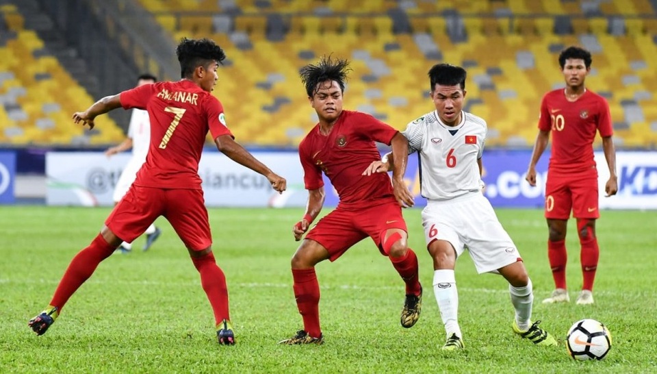 U16 Việt Nam trước nguy cơ bị loại, HLV Vũ Hồng Việt nói “thiếu may mắn” - 1
HLV Vũ Hồng Việt cho biết U16 Việt Nam đã quá thiếu may mắn