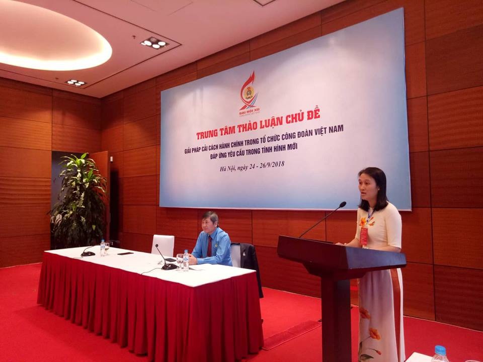 Xây dựng tổ chức công đoàn vững mạnh, đội ngũ nhân lực ưu tú - 2 Các đại biểu thảo luận liên quan đến vấn đề cải cách hành chính của tổ chức Công đoàn Việt Nam đáp ứng yêu cầu trong tình hình mới.