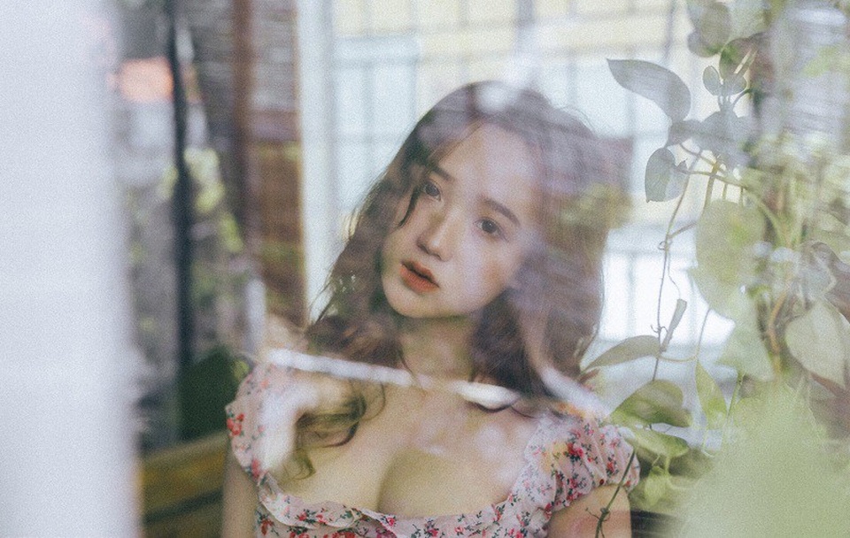 “Hot girl ảnh thẻ” thế hệ 10x khoe vẻ đẹp quyến rũ trong bộ ảnh mới - 3 Quen thuộc với những bộ ảnh mang phong cách nhẹ nhàng, dễ thương nên mới đây Vân đã quyết định thay đổi, mạnh dạn thử sức với phong cách sexy, gợi cảm.