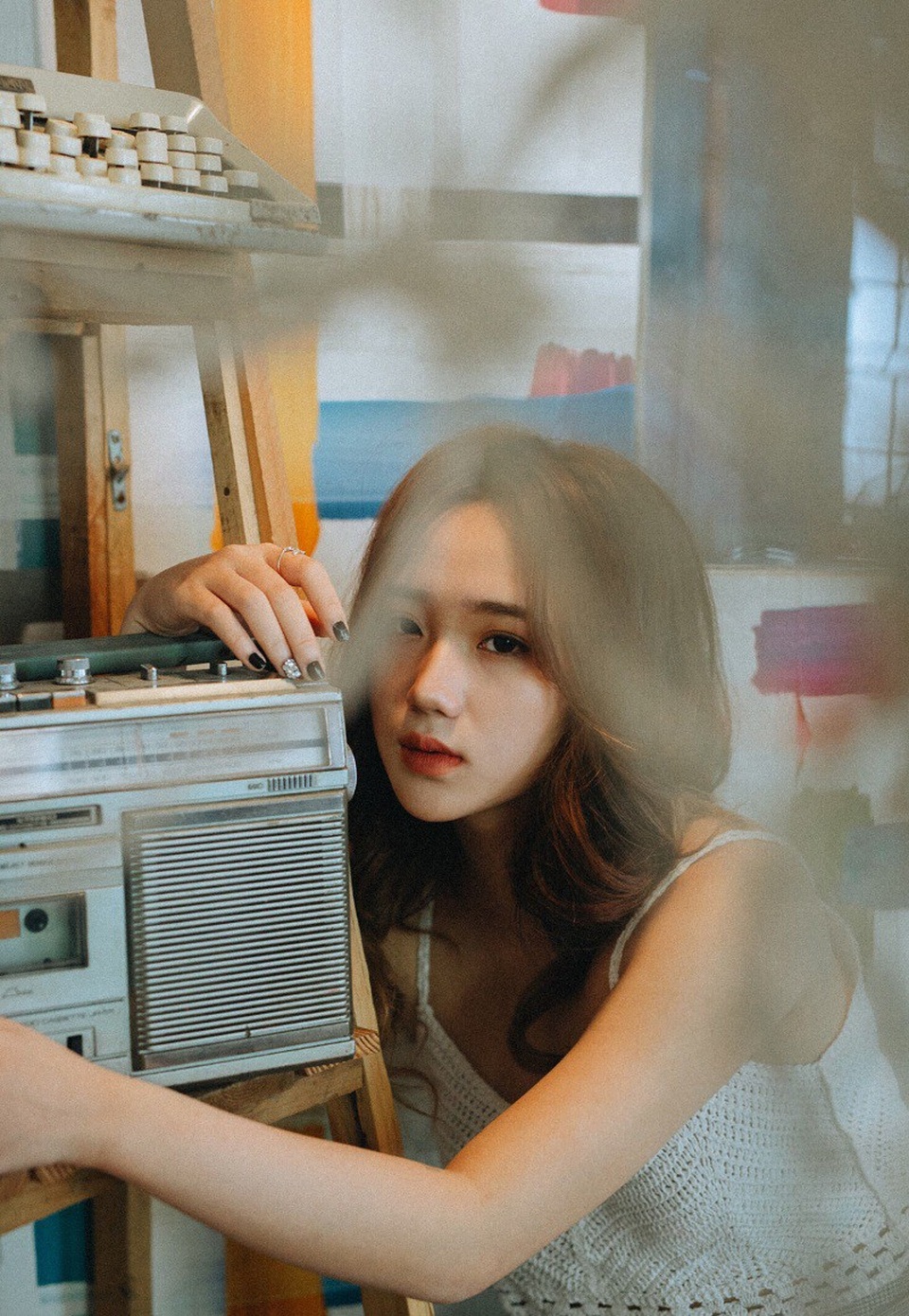 “Hot girl ảnh thẻ” thế hệ 10x khoe vẻ đẹp quyến rũ trong bộ ảnh mới - 7 Tạm gác lại việc học tập, Vân đang bảo lưu kết quả và tập trung vào học ngoại ngữ. Trong thời gian tới cô bạn dự định sẽ kinh doanh để thực hiện hóa ước mơ trở thành một người kinh doanh giỏi của mình.