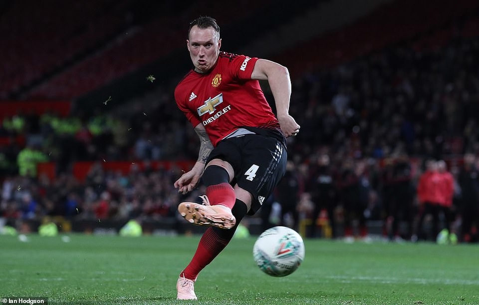 
Hai đội sút phạt luân lưu, Man Utd đã thua khi Jones sút hỏng
