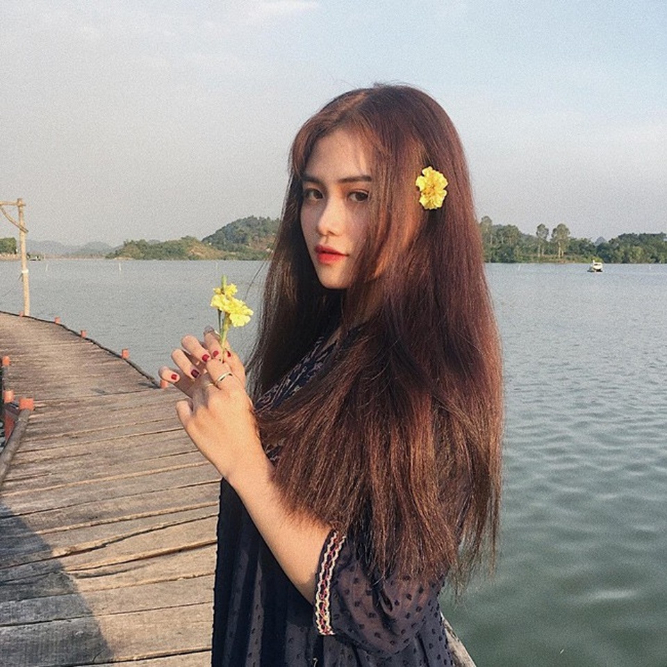 Nữ sinh Sài thành "dậy thì thành công" khiến dân mạng xuýt xoa - 12
Mặt khác, cô nàng chăm chỉ dùng các loại kem dưỡng để cải thiện làn da.