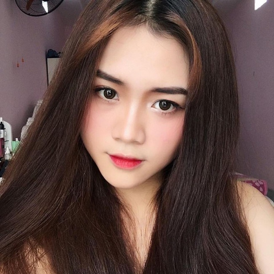 Nữ sinh Sài thành "dậy thì thành công" khiến dân mạng xuýt xoa - 15
Gương mặt xinh xắn, đường nét hài hòa và vóc dáng gợi cảm.