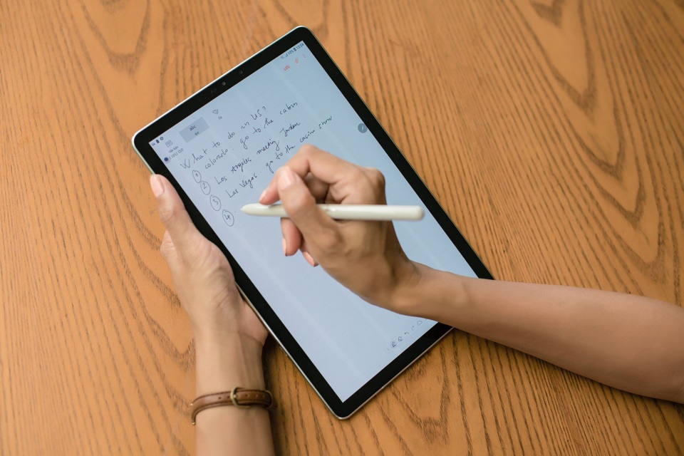 Du lịch thời 4.0 nhờ thủ thuật lợi hại trên Galaxy Tab S4 - 3 Khả năng hoạt động chính xác, cần mẫn trong từng tác vụ nhỏ, S Pen đích thị là chiếc bút đa năng hỗ trợ tối đa cho công việc lẫn những chuyến du lịch thú vị.