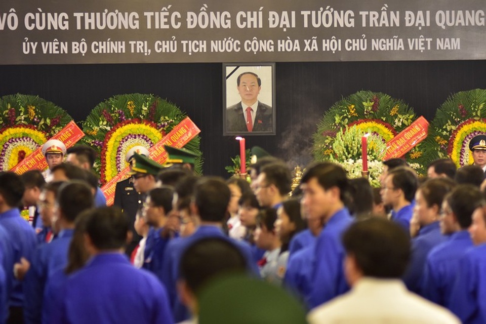 Tấm lòng người phương Nam với Chủ tịch nước Trần Đại Quang - 7 Rất đông các đoàn địa phương, đoàn thể, trường học đến viếng Chủ tịch nước Trần Đại Quang