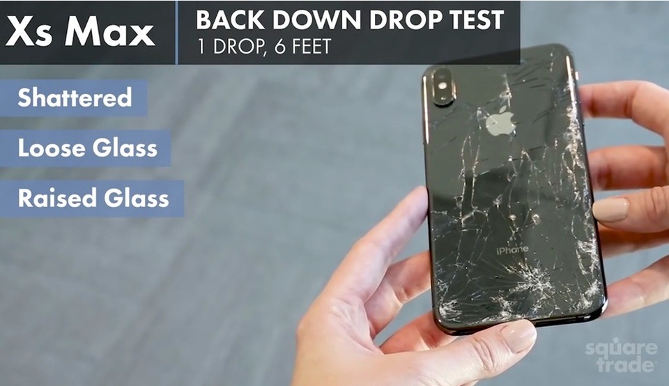 ... và XS Max vỡ vụn sau khi thử thả rơi tự do từ độ cao 1,8m xuống nền cứng