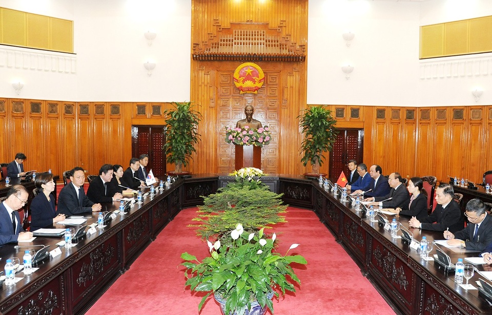Thủ tướng cảm ơn người đồng cấp Hàn Quốc sang Việt Nam viếng Chủ tịch nước Trần Đại Quang - 2 Thủ tướng Nguyễn Xuân Phúc hội kiến với Thủ tướng Hàn Quốc