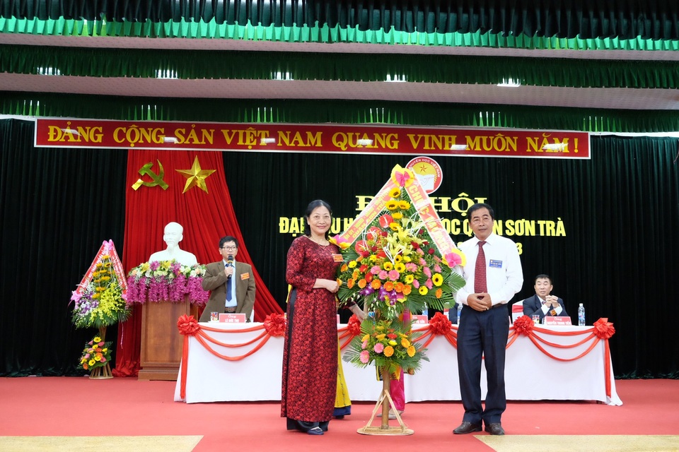 Ngăn học sinh bỏ học dựa vào gia đình và cộng đồng - 2 Bà Nguyễn Thị Sửu tái đắc cử Chủ ịch Quận hội nhiệm kỳ 2018 - 2023